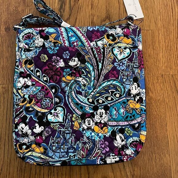 Vera Bradley Disney Mickey’s Paisley Celebration triple zip hipster NWT - Picture 4 of 4